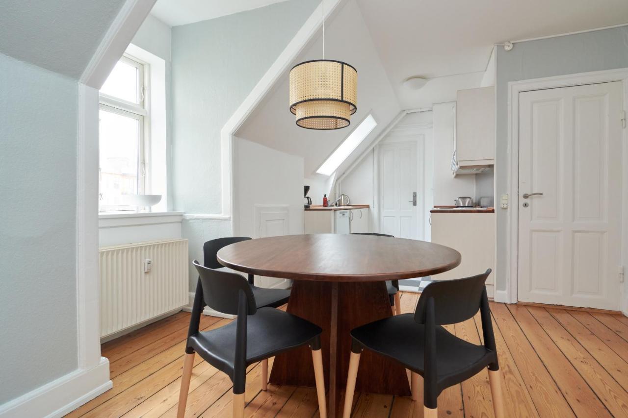 Stylish 5 Person In Vibrant Urban Area Lejlighed *