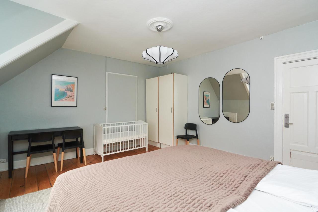 Stylish 5 Person In Vibrant Urban Area Lejlighed København