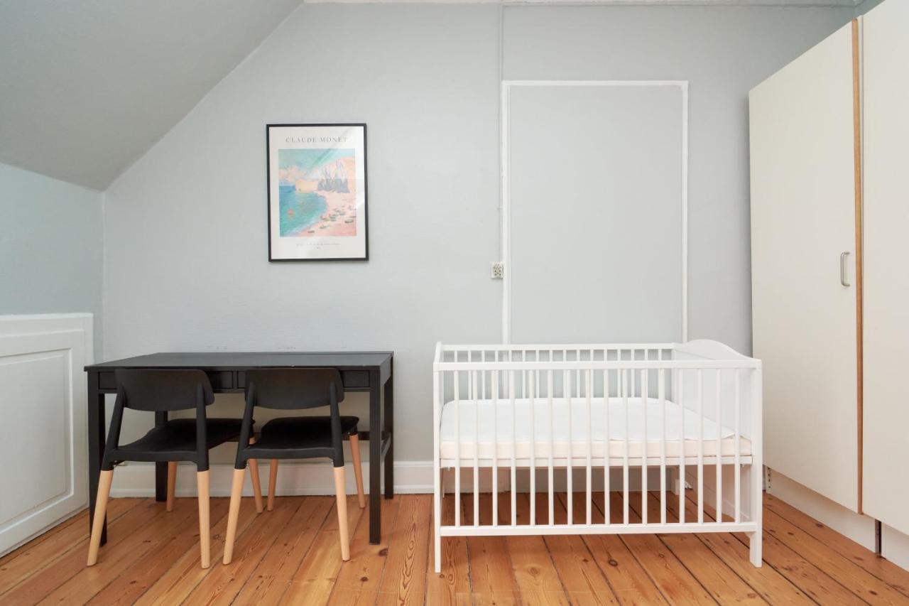 Apartment Stylish 5 Person In Vibrant Urban Area